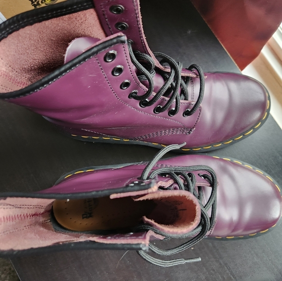 Doc Martens 1460 8 eye smooth leather purple boots size 8 US - Picture 9 of 10